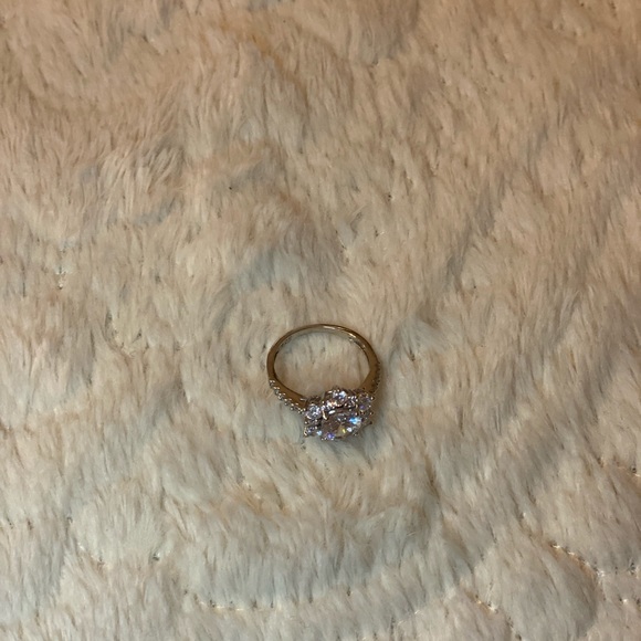 Beautiful ring - Picture 5 of 5